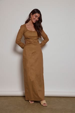 Brown Vestido maxi con detalle cut out lateral