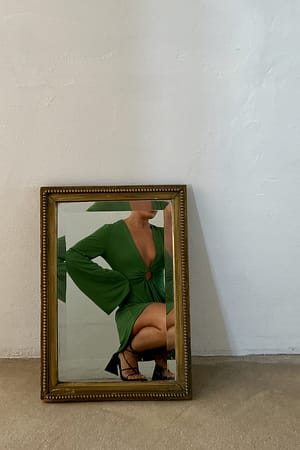 Green Minikjole med ringdetaljer og lange ermer