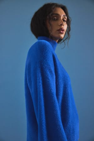 Blue Strikket dunet sweater med rund hals