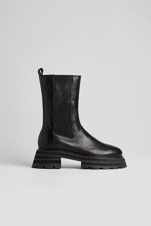 Black Chelsea boots i skinn med tung profilsåle