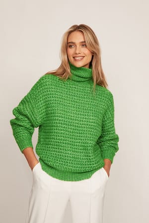 Green Masywny sweter z dzianiny z wysokim kołnierzem