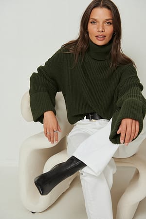 Khaki Gebreide sweater met wijde mouwen en hoge halslijn