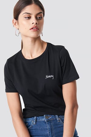Black T-shirt basic z haftem Honey