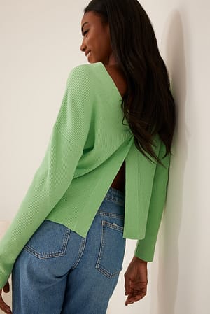 Green Dzianinowy sweter z głębokim wycięciem na plecach