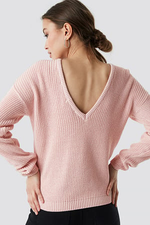 Dusty Light Pink Sweter Z Dzianiny Z Głębokim Dekoltem W Serek
