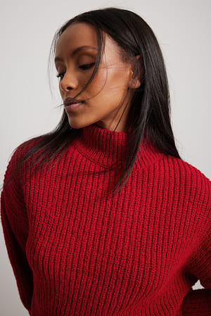 Red Strikket sweater med foldet ærme og rund hals