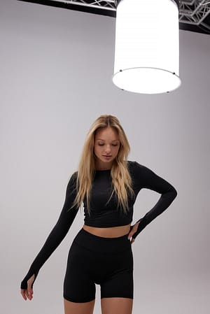 Black Long Sleeve Cropped Sports Top
