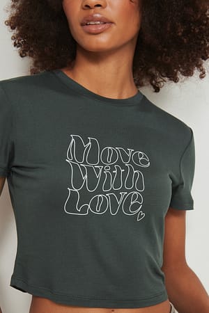 Dark Grey T-shirt med Love tryck