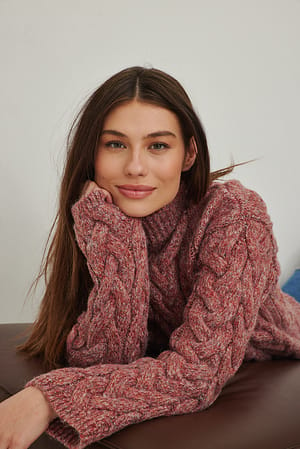 Dusty Rose Dziergany sweter