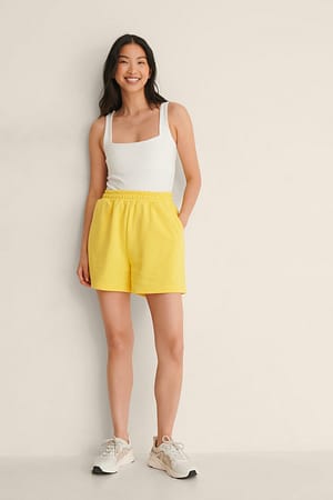 Yellow Ekologisk shorts med elastisk midja