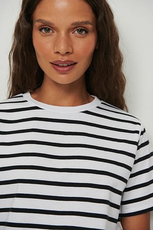 White/Black Organisk Boxy t-skjorte med striper