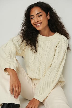 Offwhite Luźny dziergany sweter