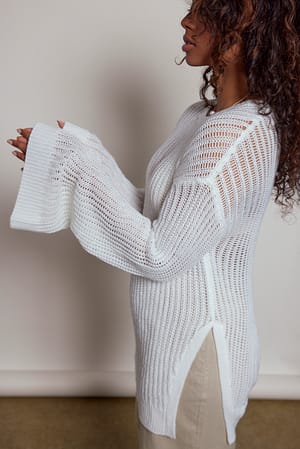 Offwhite Strikket sweater i overstørrelse med hul