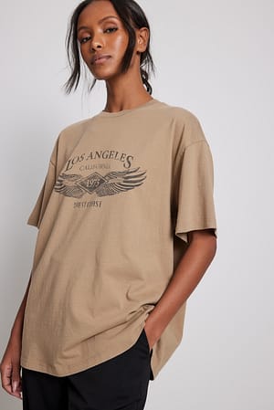 Beige T-shirt oversize com estampado Los Angeles