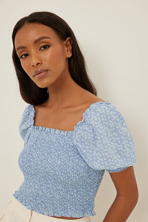 Light Blue White Floral Cropped Puff Sleeve Smocked Top