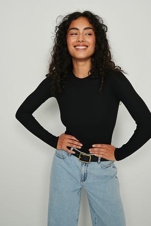 Black Ribbed Long Sleeved Round Neck Top