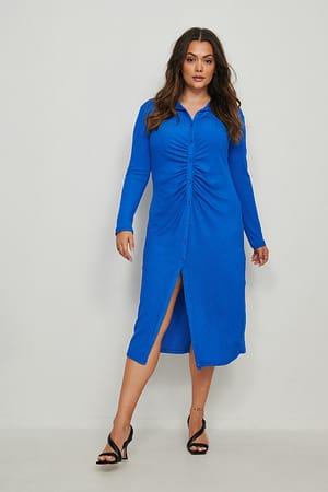 Blue Marszczona sukienka midi z guzikami