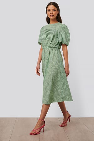Green Flower Short Puff Sleeve Midi Dress