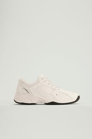 White Trainers med smal sula