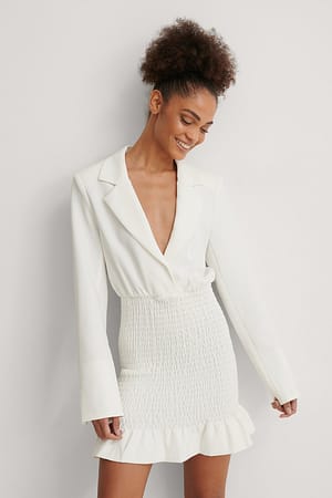 White Blazer kjole med rynket detalje