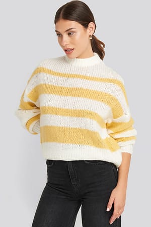 Yellow Sweter Z Dzianiny W Paski Z Okrągłym Dekoltem