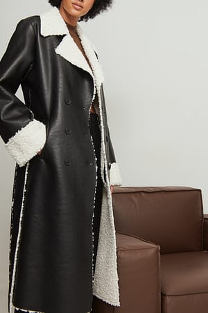 Black Płaszcz ze sztucznej skóry z detalem ze sztucznego futra
