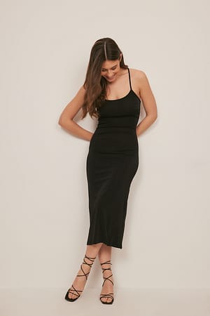 Black Recyklingowana dżersejowa sukienka midi z cienkimi ramiączkami