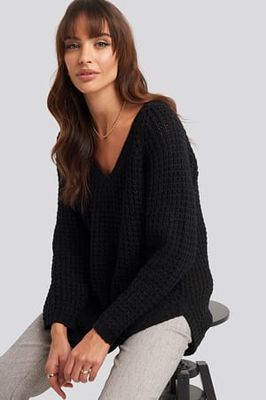 Black V-neck Pineapple Knitted Sweater