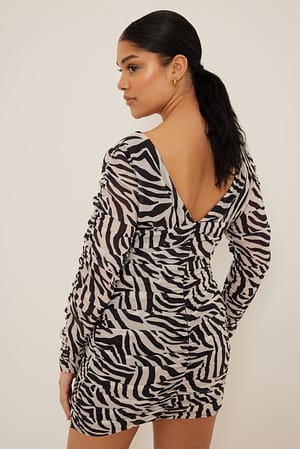 Black Zebra Vestido curto com decote em V