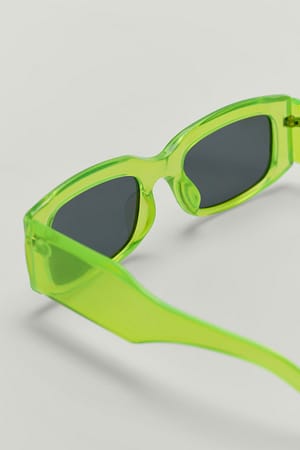 Lime Rektangulære solbriller med bred tinning
