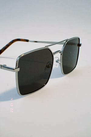 Black/Silver Óculos de sol reciclados com armação larga em metal