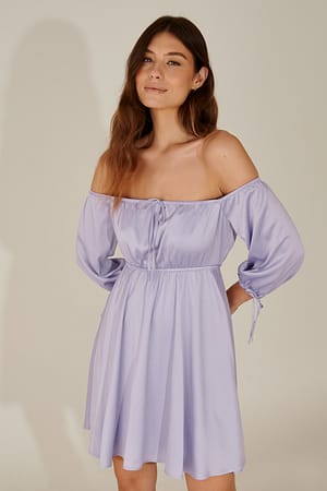Dusty Lavender Återvunnen miniklänning i offshouldermodell