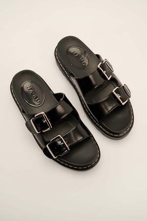 Black Klamra profilowane sandały z klamrą