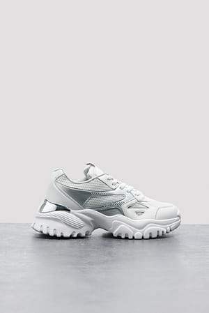 White/Silver Sneakers med refleksdetaljer