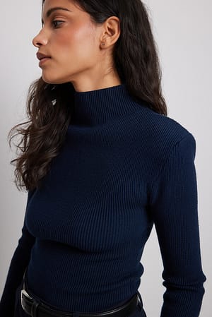 Dark Blue Geribde sweater met gevoerde schouders