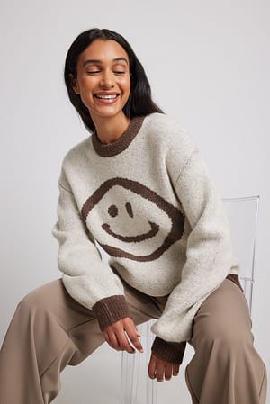 Brown Multi Sweter ze wzorem Smiley
