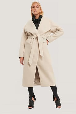 Oversized Big Collar Coat Outfit.