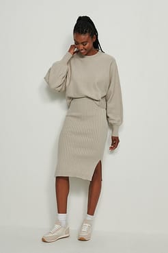 Round Neck Cropped Knitted Sweater Outfit