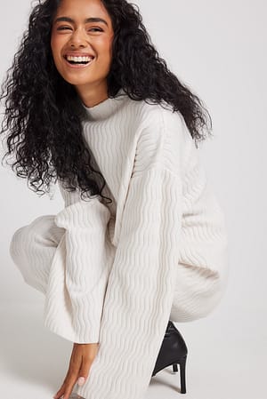 Offwhite Bølgestrikket sweater i overstørrelse