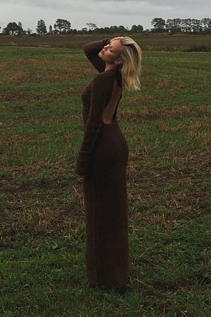 Brown Dzianinowa sukienka maxi z odkrytymi plecami, mieszanka wełny